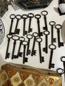 fa4053 Antique french Keys