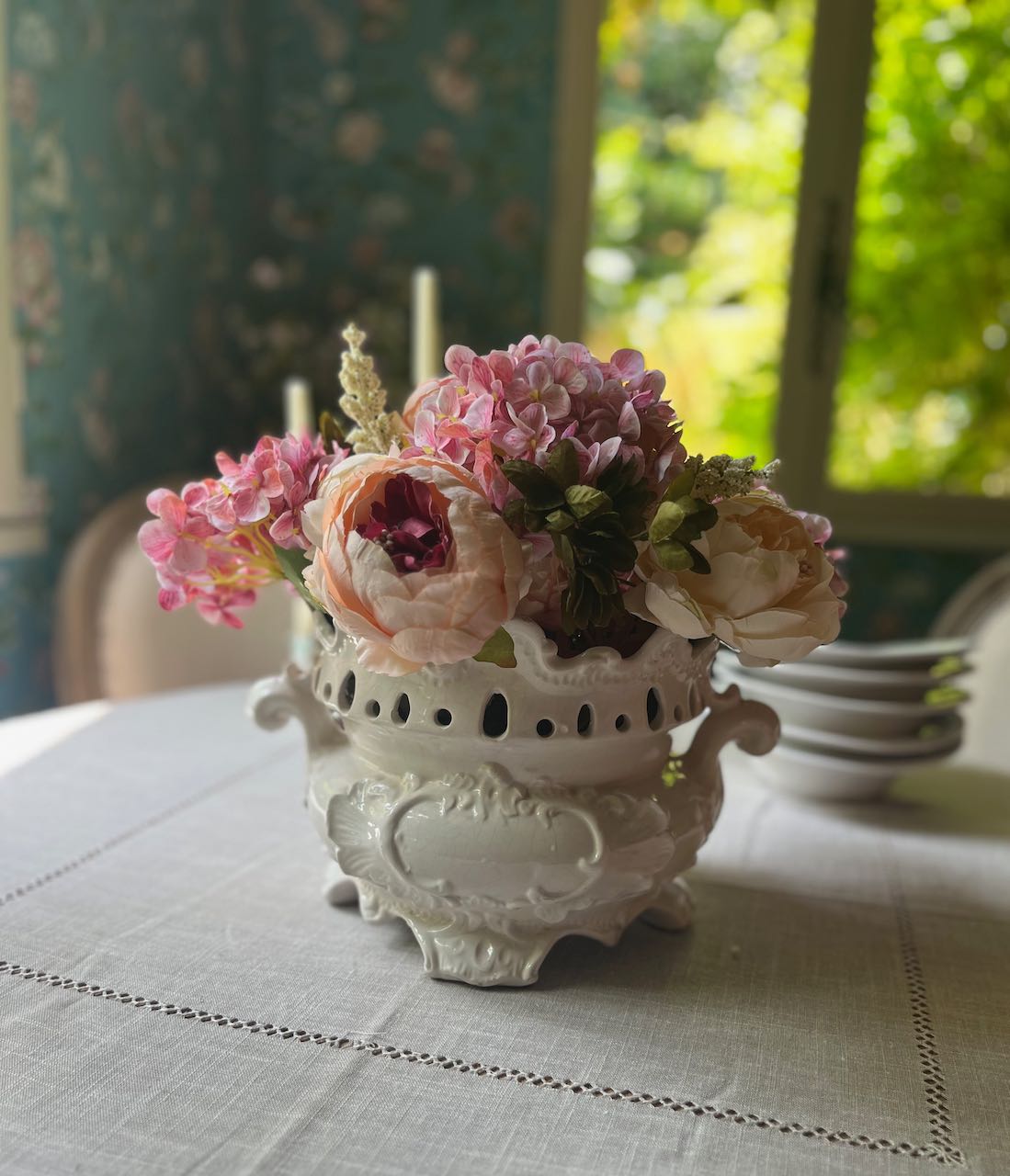 fa656 Italian vintage pot plant holder