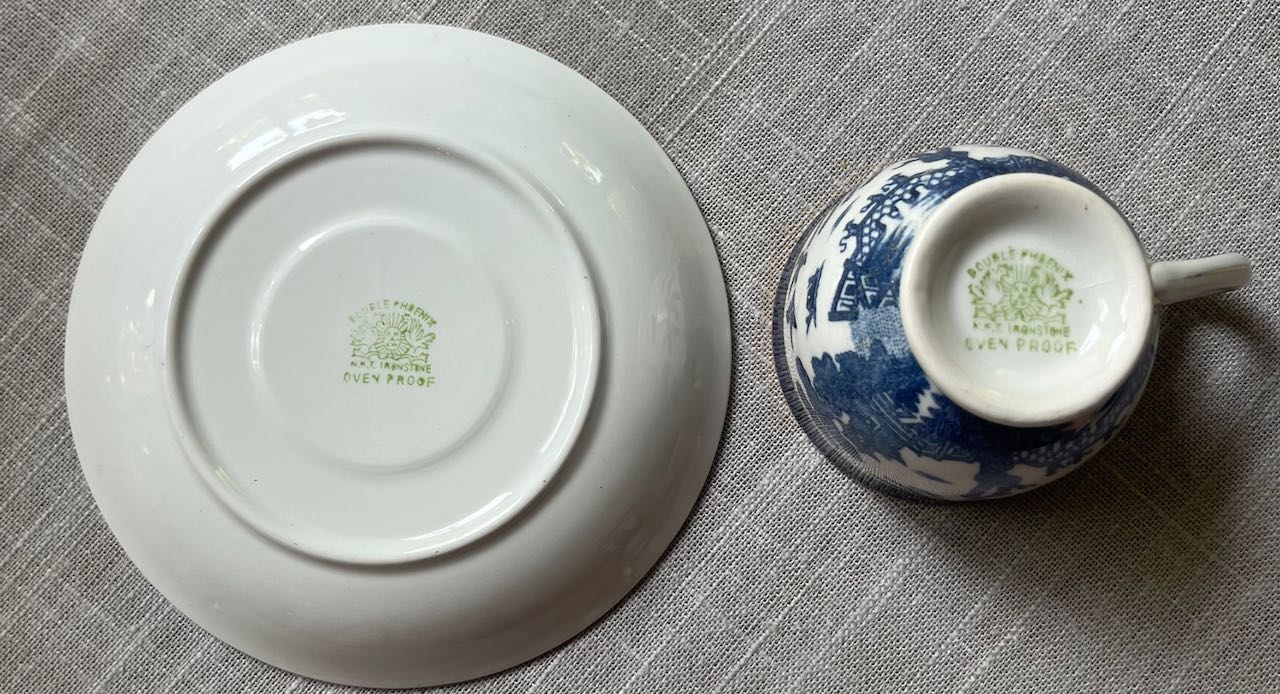 fa654 Small espresso cup and saucer, willow pattern