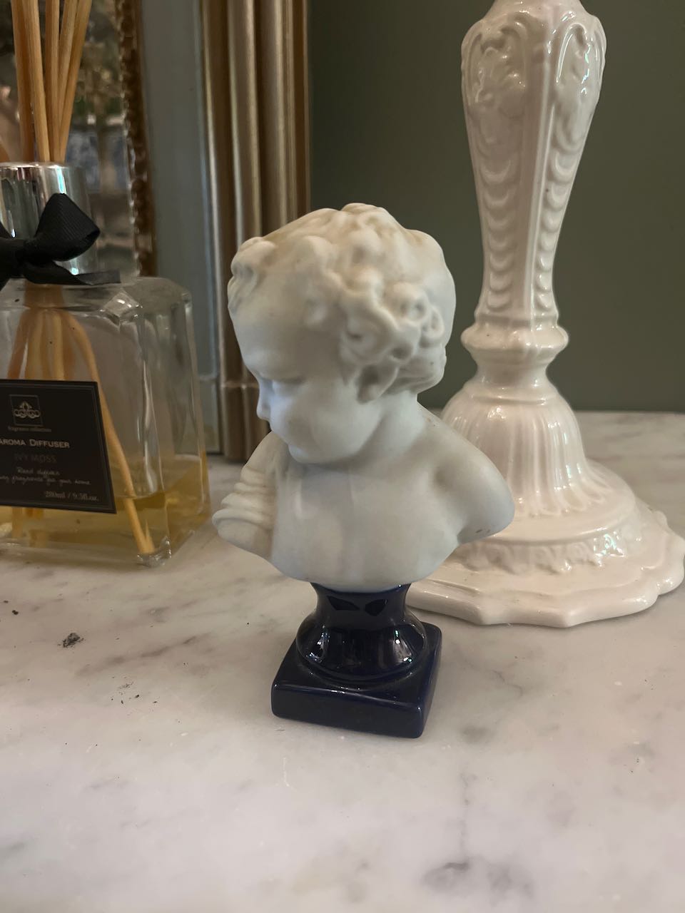 fa684 Small head of infant on stand, french, Limoge