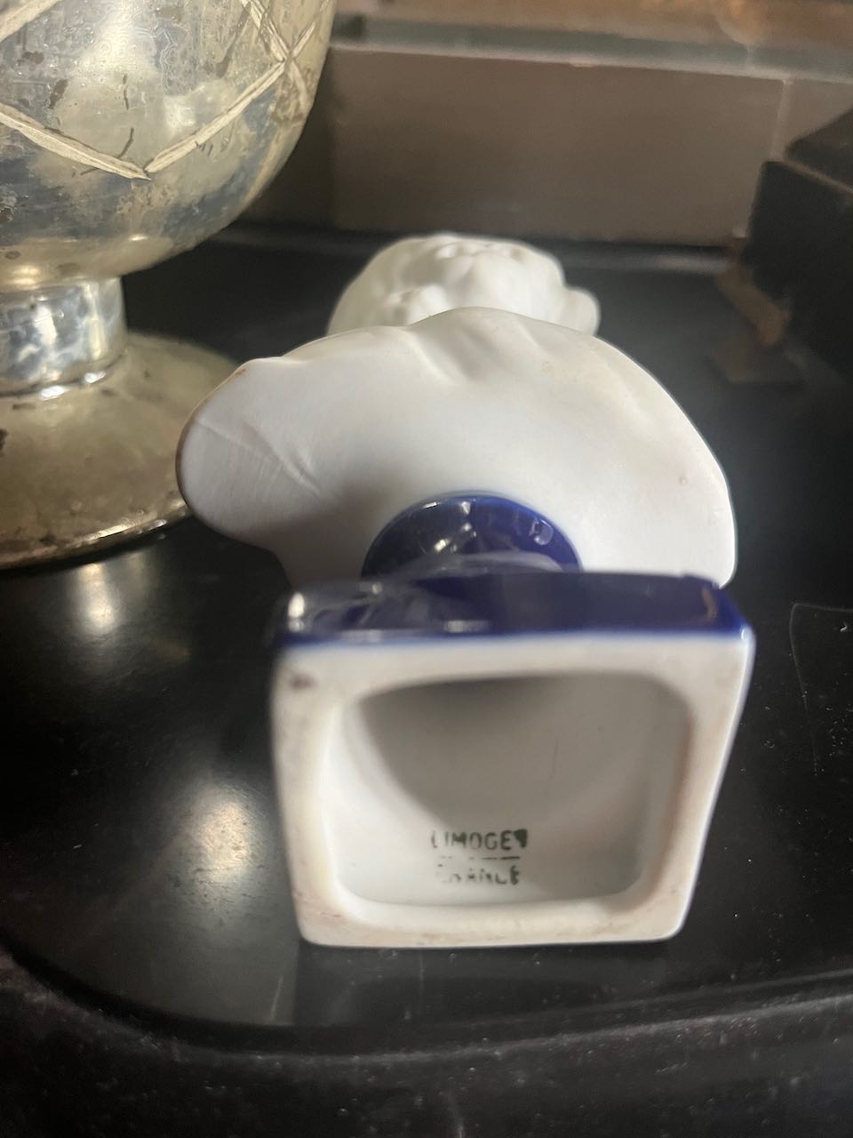 fa684 Small head of infant on stand, french, Limoge