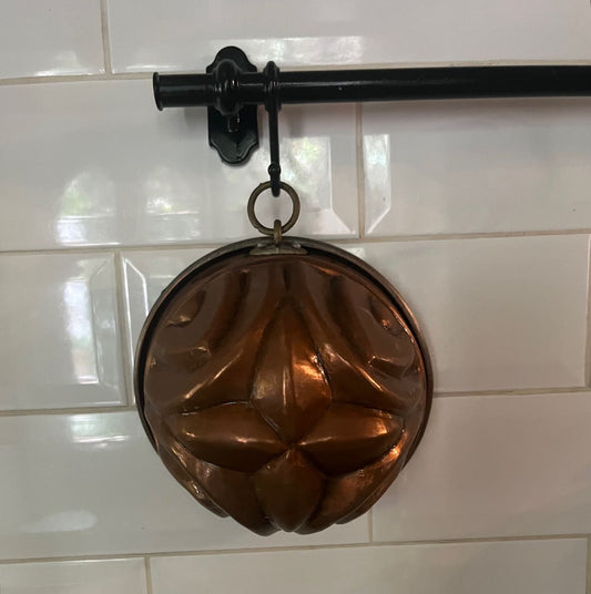 fa737 Medium sized copper mould