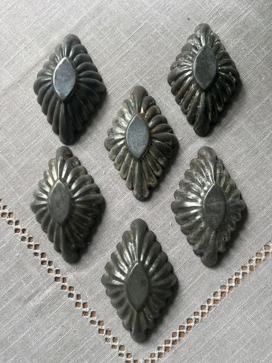 fa741 french diamond vintage cake tin,