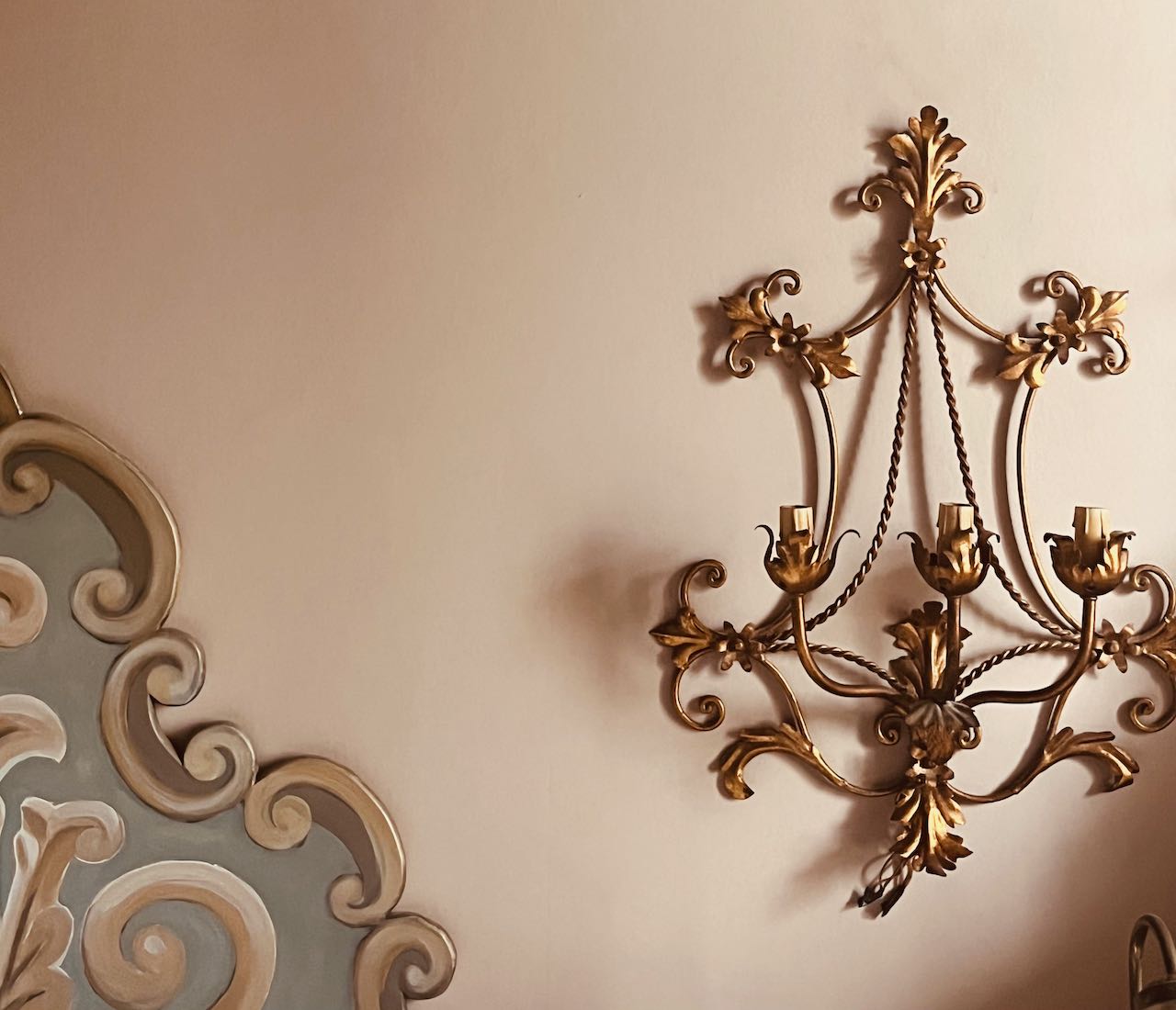 fa715 A pair of gold coloured metal vintage italian sconces