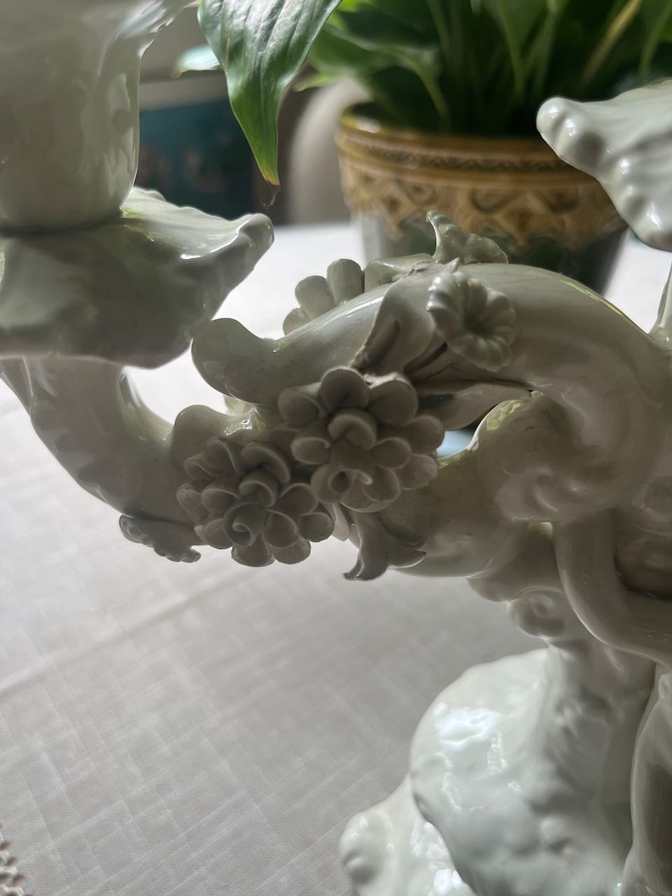 fa714 Cherub white, Italian candelabra