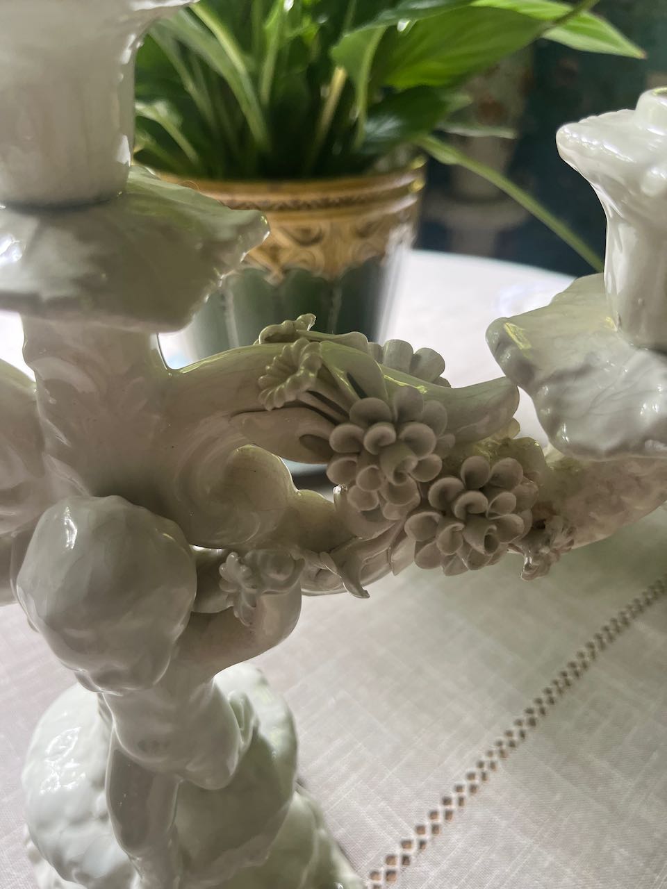 fa714 Cherub white, Italian candelabra