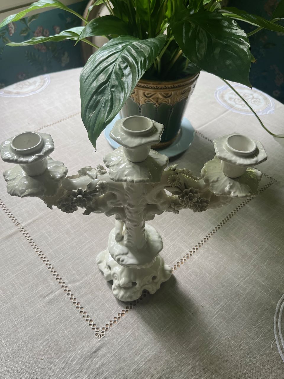 fa714 Cherub white, Italian candelabra