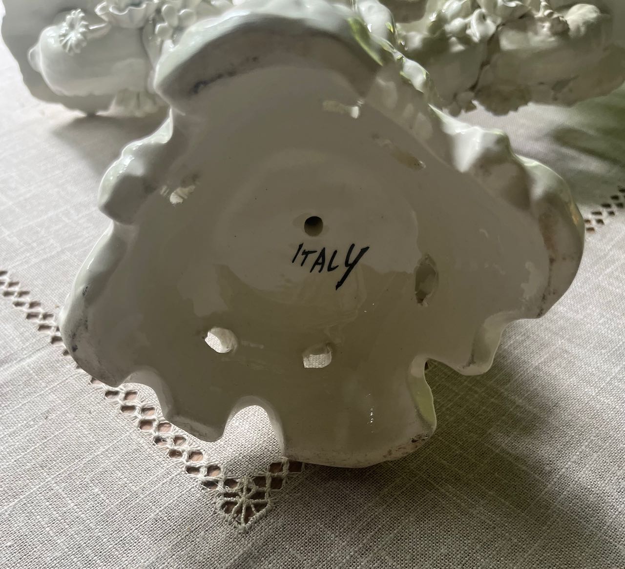 fa714 Cherub white, Italian candelabra