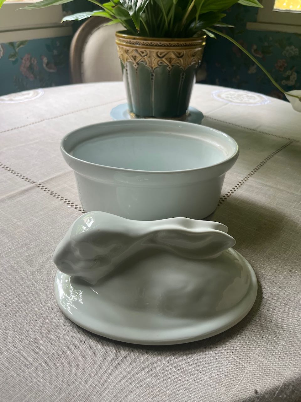 fa707 White Rabbit tureen