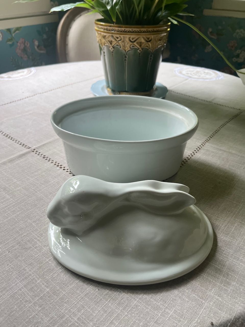 fa707 White Rabbit tureen