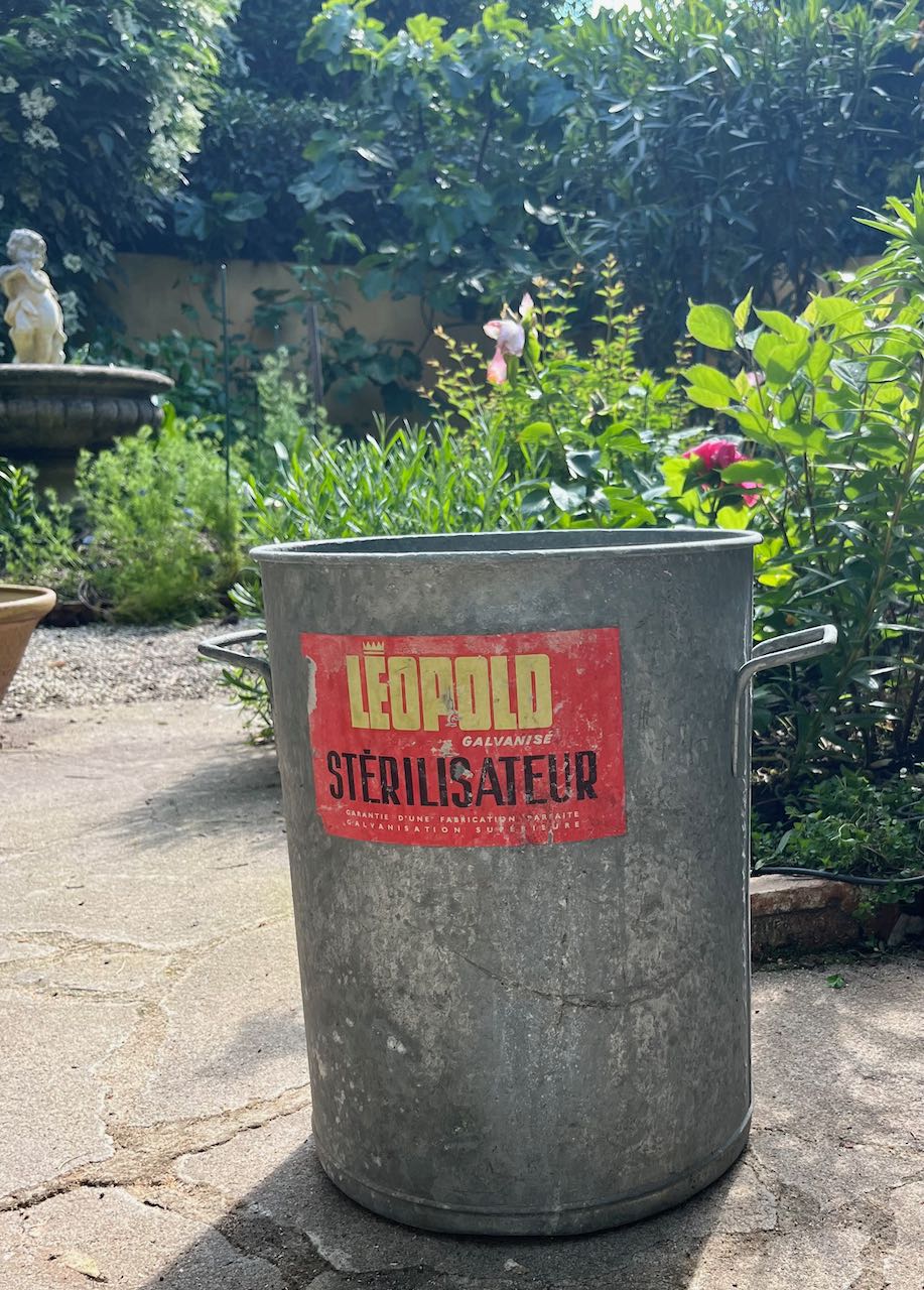 fa4613 Metal, Zinc  container