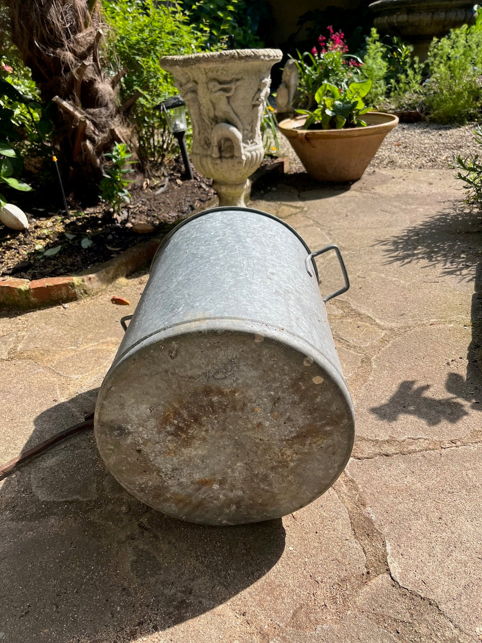 fa4613 Metal, Zinc  container