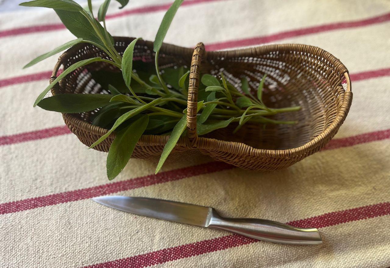 fa769 Small herb basket