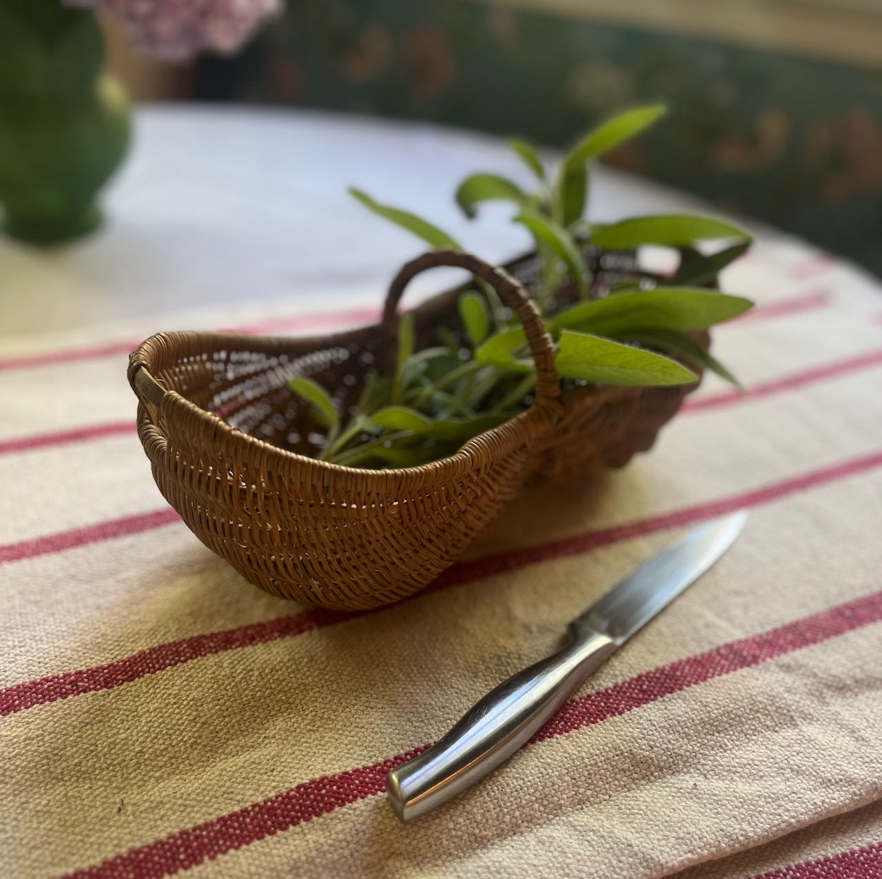 fa769 Small herb basket