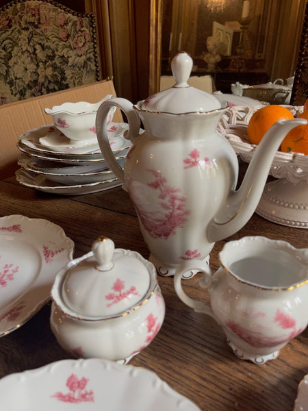 fa3530 White tea/coffee pot, sugar and milk jug  with a pink toile style scene