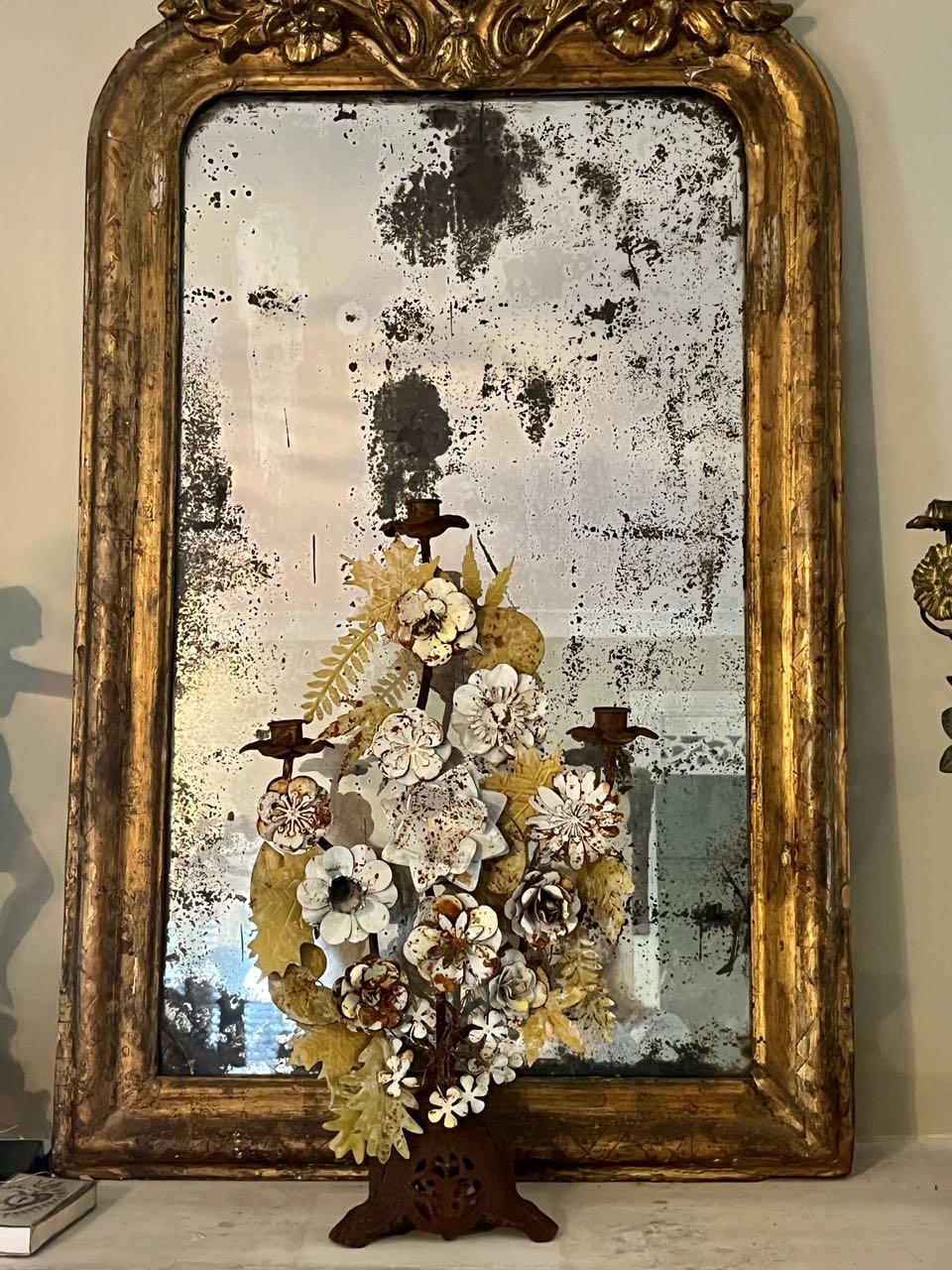 in3817 Metal floral 3 holder candelabra